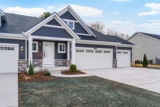 13560 Bowne Dr, Nunica, MI 49448