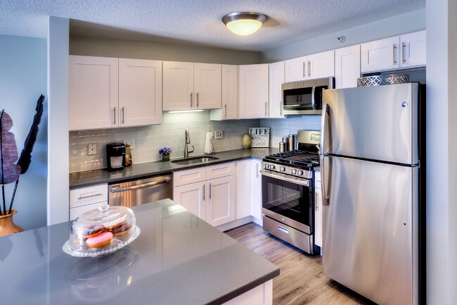 571 N State St, Chicago, IL 60654 - photo 2