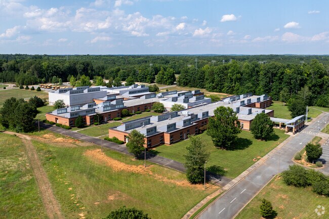 Gravelly Hill Middle is a school servicing grades 6 to 8 in Elfland , NC.