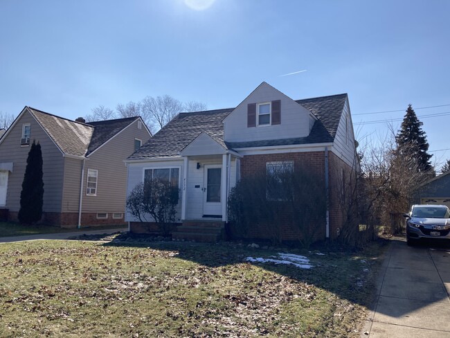 4172 Lambert Rd, Cleveland, OH 44121 - photo 2
