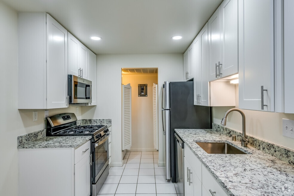 Porticos of Fox Point