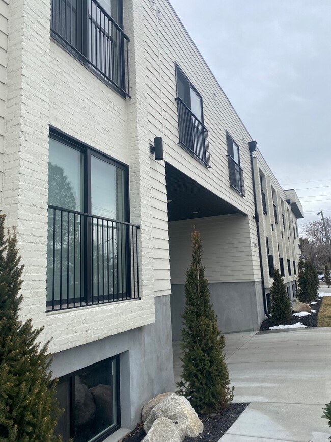 900 E 2700 S, Salt Lake City, UT 84106