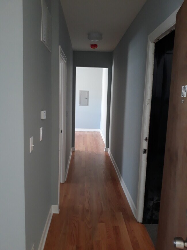 1644 W Pratt Blvd unit 1F, Chicago, IL 60626 - photo 6