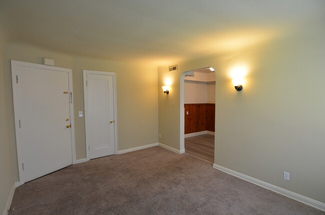 6508 Montgomery Rd unit 3, Cincinnati, OH 45213 - photo 4