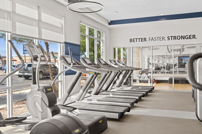 Axis Camelback, Phoenix, AZ 85014 - photo 4