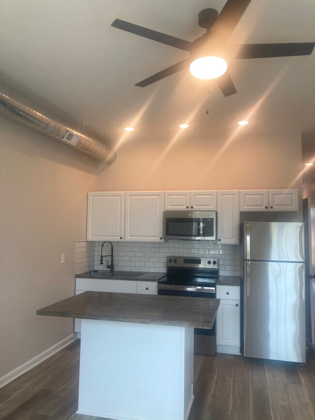 The Howard Residence, New Albany, IN 47150 - photo 2