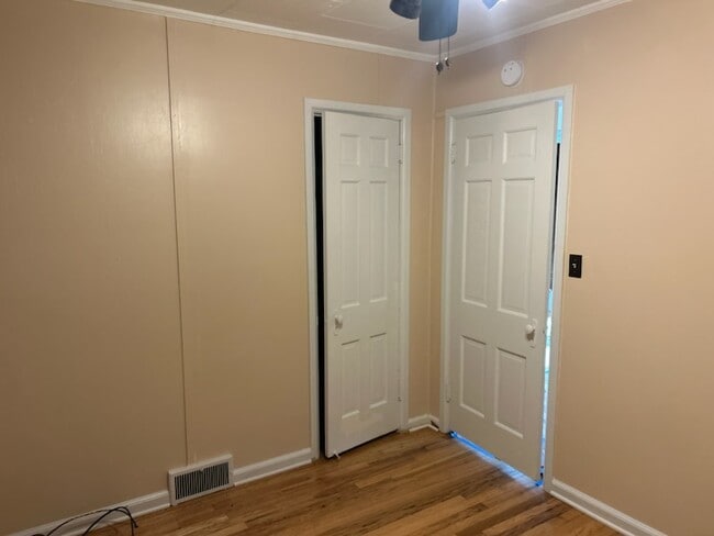 68 N Edith St unit 1, Pontiac, MI 48342 - photo 2