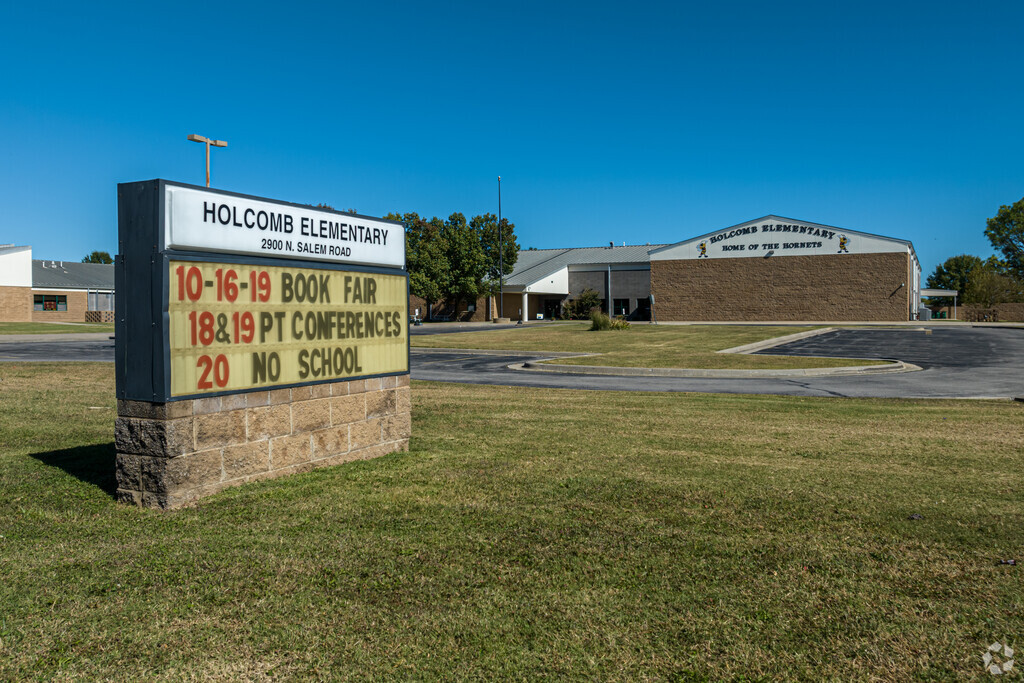 Holcomb Elementary School, Rankings & Reviews - Homes.com