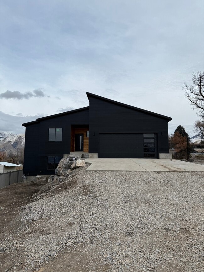 14 N 300 E, Hyrum, UT 84319