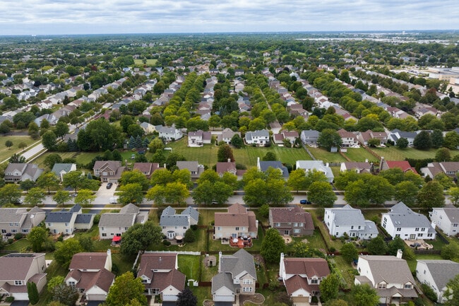 Modern homes with manicured lawns are plentiful in Eola Yards.