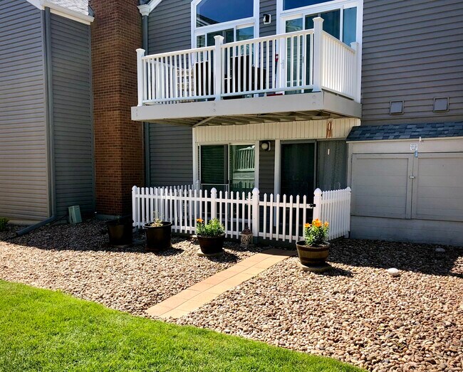 3349 S Monaco Pkwy unit B, Denver, CO 80222 - photo 3