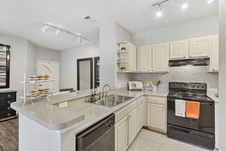 10246 Douglas Oaks Cir, Tampa, FL 33610