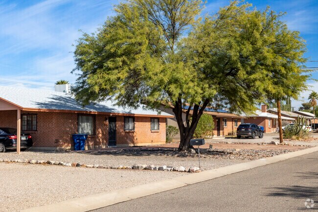 Modest homes are common in Palo Verde Park.