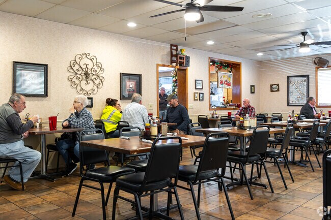 Residents of Tontitown love Mama Z's food and spending time and money in their community.