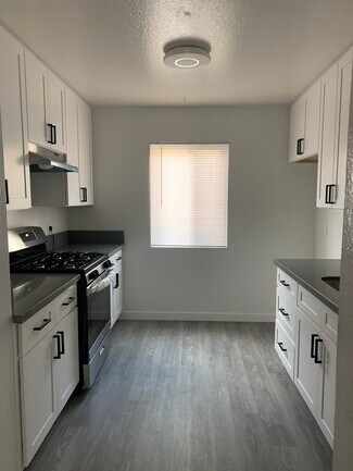 301-321 Monte Vista St, La Habra, CA 90631