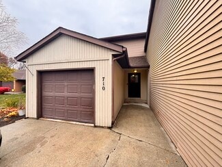 710 S Shore Ct, Columbia City, IN 46725