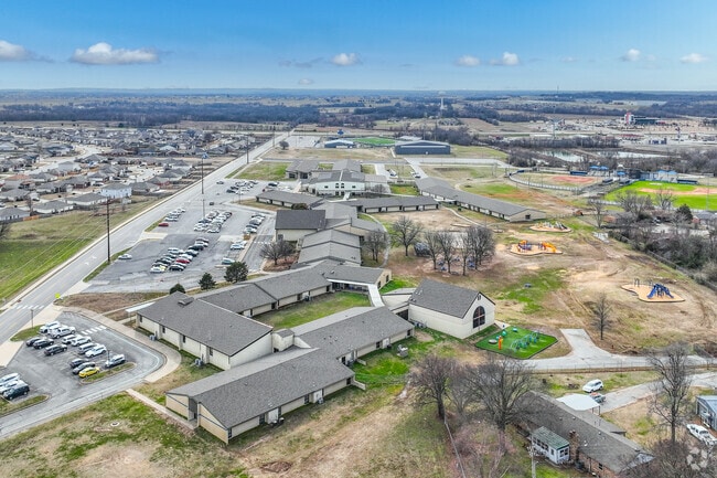 Glenpool Elementary School shares a campus with Glenpool Intermediate.