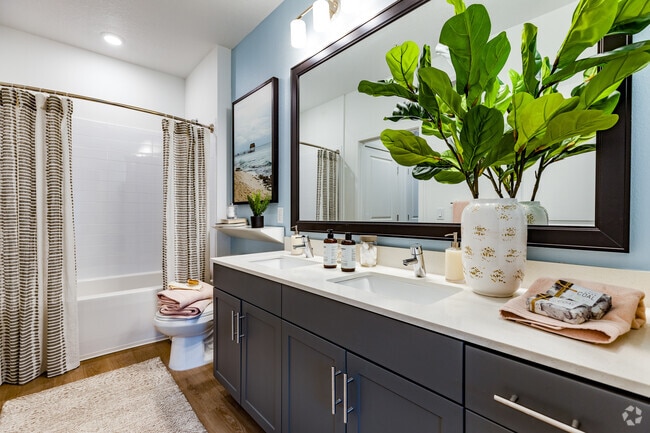 1 BR, 1 BA - 727 SF