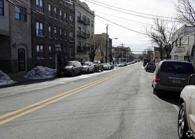 372 Anderson Ave, Cliffside Park, NJ 07010 - photo 7