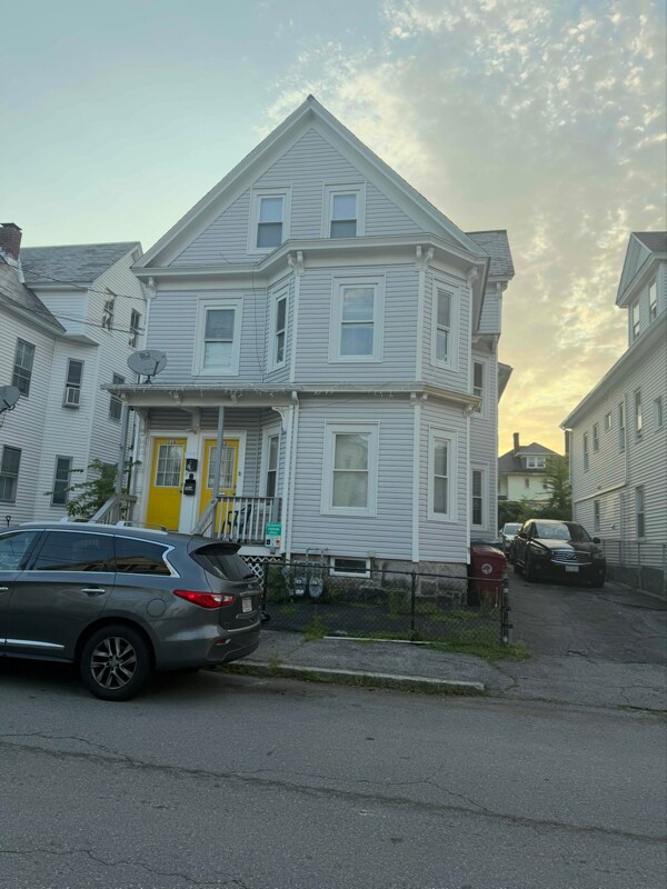 110 Pleasant St Unit floor2, Lowell, MA 01852