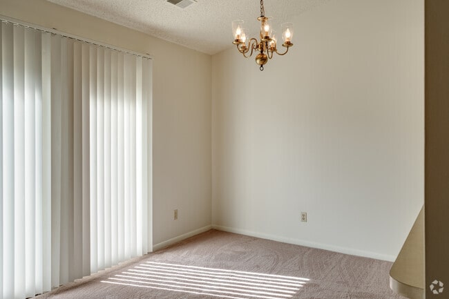 3BR, 2BA - 1,300SF - Dining Room