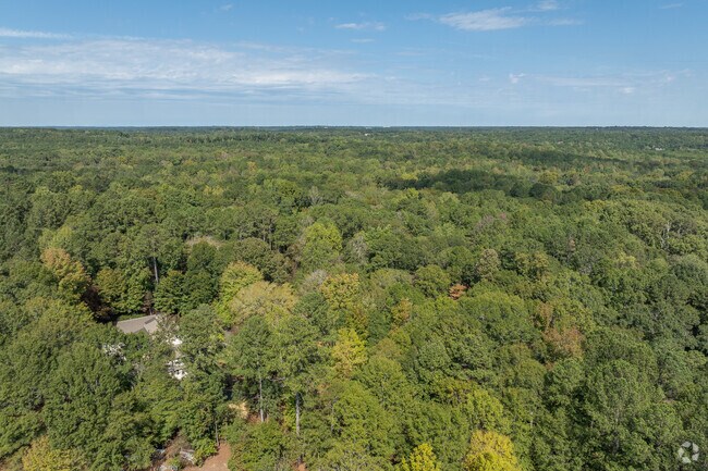 Crystal Hills is a small neighborhood in Oconee county and a short drive to downtown Athens.