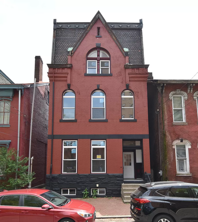 1005 Sheffield St, Pittsburgh, PA 15233