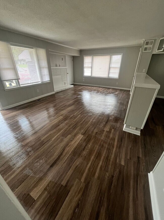 1 E Dunbar Rd, Memphis, TN 38109 - photo 3