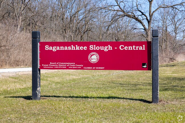 Saganashkee Slough is a 377-acre manmade riparian lake that forms part of the valley of the Cal-Sag Channel.