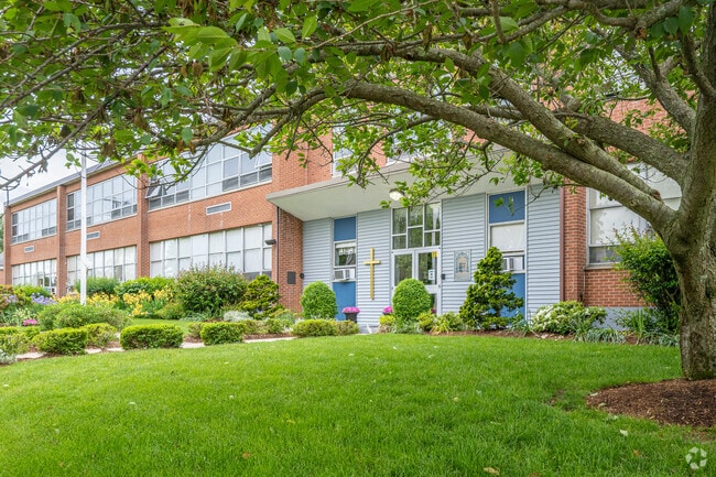 Saint Kevin School has a student teacher ratio of 16 to 1.