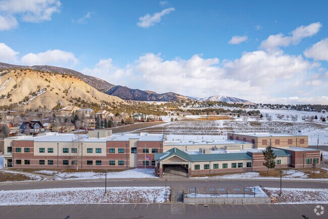 Riverside Middle School in New Castle earns a B-minus from Niche.