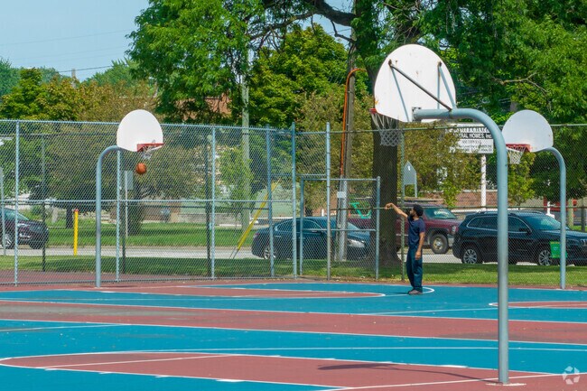 Meet at the courts in Kemeny Park in Boynton.