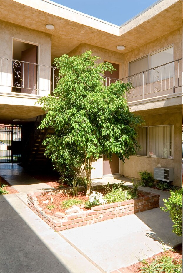 Vanowen Plaza, Van Nuys, CA 91405 - photo 3