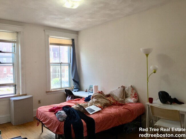 1722 Beacon St, Brookline, MA 02445 - photo 5