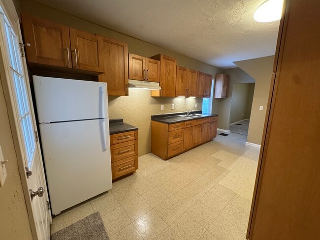 114 W Berkeley St, Uniontown, PA 15401 - photo 2