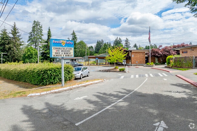 South Colby Elementary School offers parents a convenient pick up and drop off area.