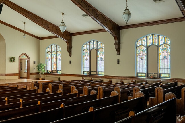 Chestnut Center for the Arts in Marshfield hosts music and comedy shows.