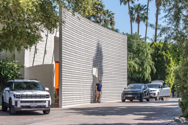 Mister Parker in Melody Ranch pairs modern architecture and fine dining in a stylish setting.