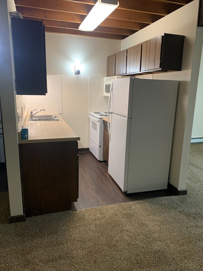 1430 Maplecrest Dr, Youngstown, OH 44515 - photo 6