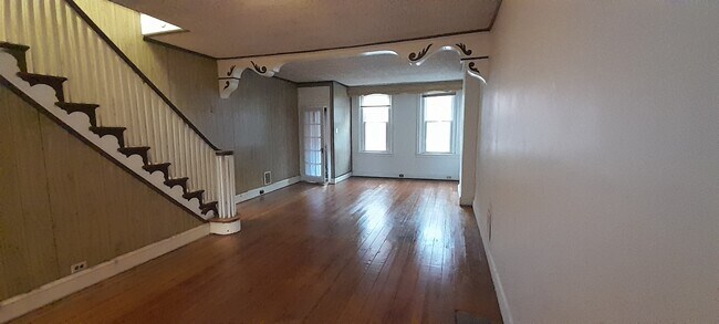 421 Mcclellan St, Philadelphia, PA 19148 - photo 5
