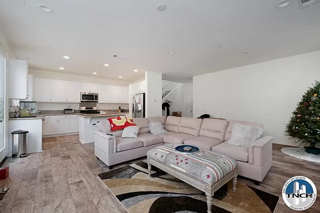 28468 Sunflower St, Highland, CA 92346 - photo 4