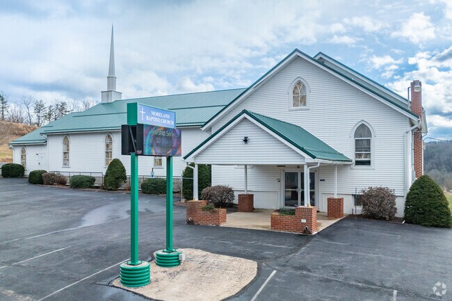 Moreland is home to several churches, including Moreland Baptist Church.