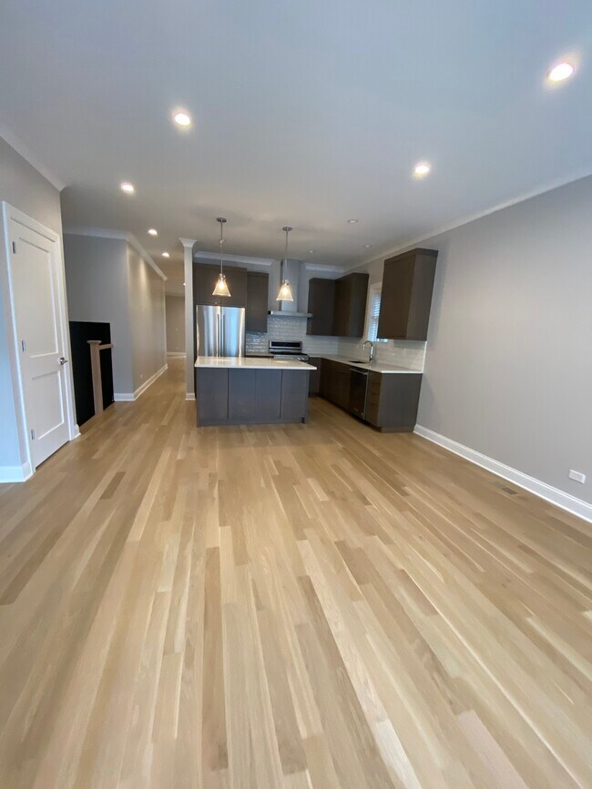 3229 N Kenmore Ave unit 2, Chicago, IL 60657 - photo 2