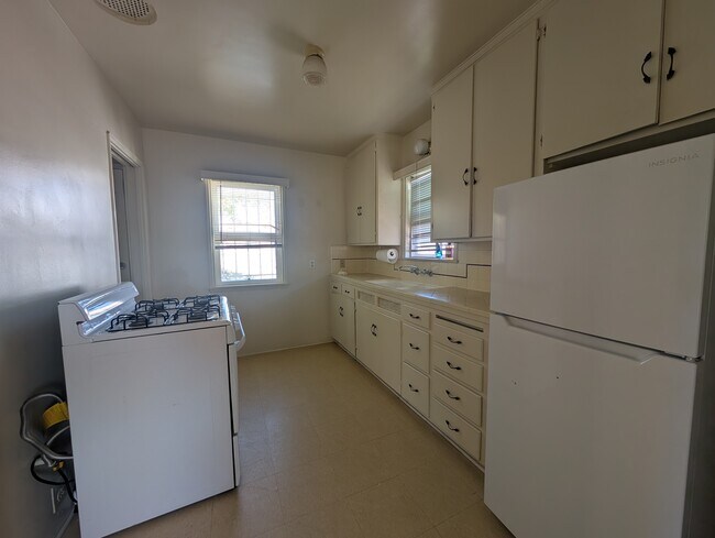 7026 Flight Ave unit 7026, Los Angeles, CA 90045 - photo 7