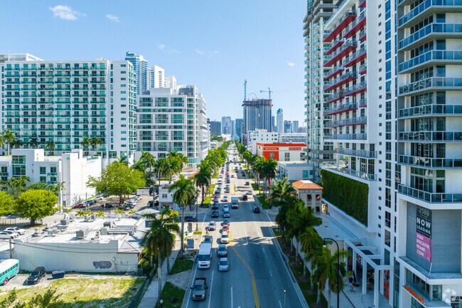 Facing South over Biscayne Blvd which offers many shopping and restaurant options in Edgewater.