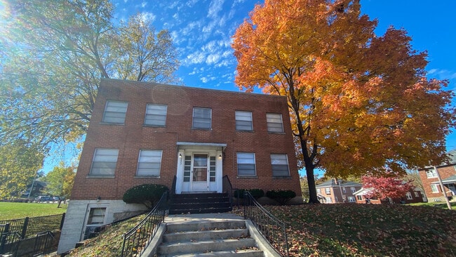 227 W Dunklin St unit B, Jefferson City, MO 65101 - photo 2