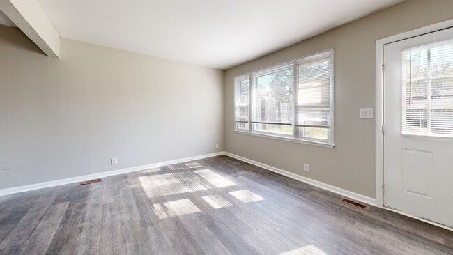 1221 Poplar St, Clarksville, TN 37040 - photo 2