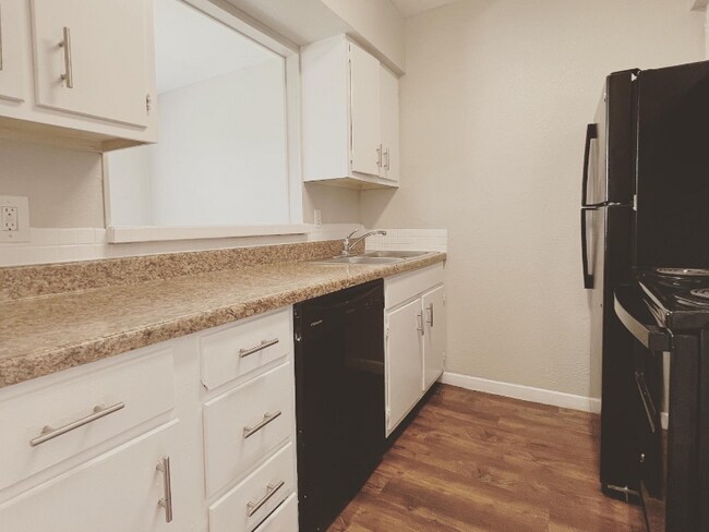 461 Eldon Dr unit 9, Corpus Christi, TX 78412 - photo 4