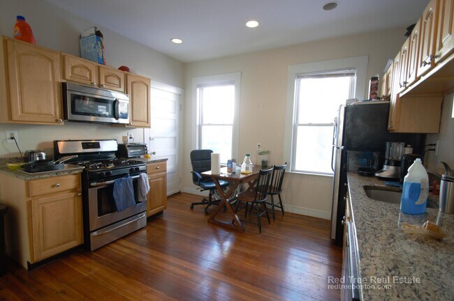 25 Forest Hills St unit 1, Jamaica Plain, MA 02130 - photo 7