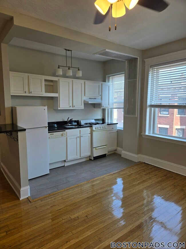 1185 Commonwealth Ave unit 15, Allston, MA 02134 - photo 4